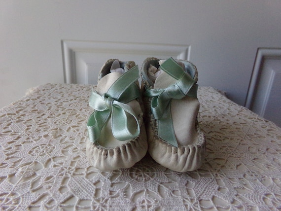 Antique Baby Shoes White Leather, 75 to 100 Years Old, Vintage Blue Ribbon, Upscale Antique Baby Shoes, Gift Idea, Collectible: CB 101 Antique Baby Shoes White Leather, 75 to 100 Years Old, Vintage Blue Ribbon, Upscale Antique Baby Shoes, Gift Idea, Collectible: CB 101