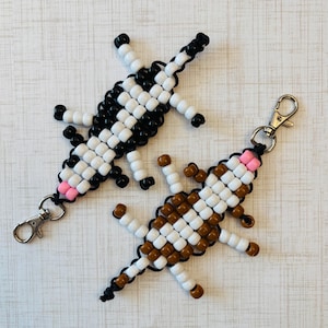 Pony bead animal bag charm. Pony bead cow bag charm. 90s pony bead keychain. Bag charm.