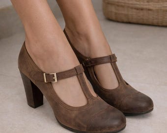 Nicole Omen bruin verweerd leren T-bandje Mary Jane blokhakken maat 7 m