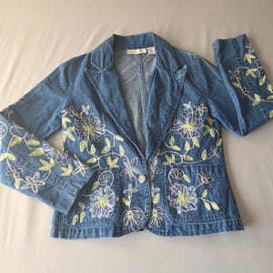 Chaqueta vaquera Dressbarn Blazer azul medio con bordado floral estilo cottagecore hada