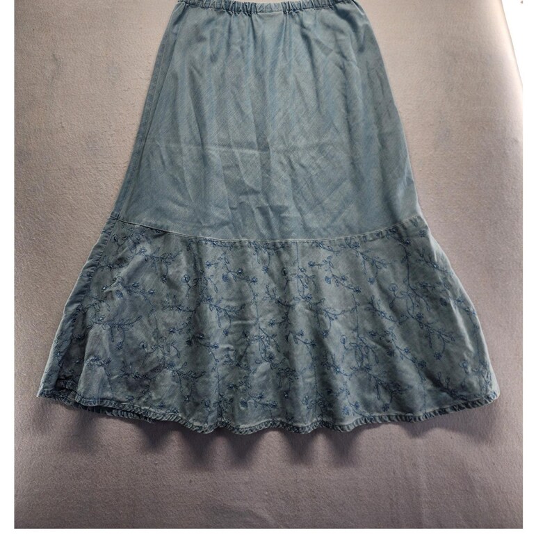 JM Collection Blaues besticktes Tencel-Denim-Shirt und Maxi-Rockset Größe 10 Bild 9