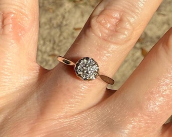 Anel em Ouro 14k com Cravação de Diamantes | Design Clássico Vintage Brilhante