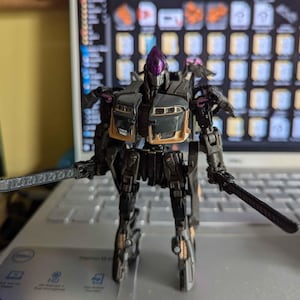 Transformers ROTB Studio Series Nightbird Sword