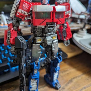 Transformers ROTB Studio Series Optimus Prime ion blaster and mount