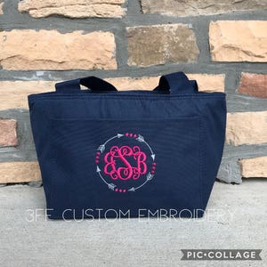 Personalized Monogram Lunch Tote/Bag with Arrow Frame/Monogram Gift/Insulated Lunch Bag/Lunch Cooler/Gift for Friend image 1