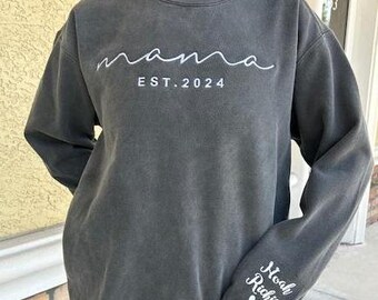 UNISEX Comfort Colors Embroidered Mama Sweatshirt with Names on Sleeve/Mother's Day Gift/New Mom Sweatshirt/Cozy Mom Pullover