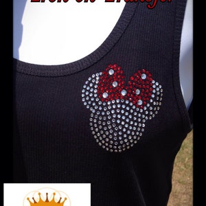 Peut inclure: Transfert thermocollant avec un motif en strass représentant la tête de Mickey Mouse en strass rouges et transparents. Le motif mesure 7,6 cm sur 7,6 cm.