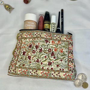Handmade Carpet Design Wallet, Zipper Pouch, Boho Coin Purse, Cute Small Makeup Bag, Women’s Wallet,Vintage Kilim Design Make Up Bag