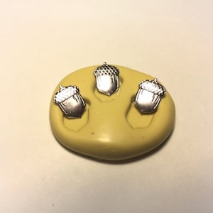 Miniature acorns - flexible silicone push mold