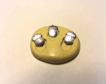 Miniature acorns - flexible silicone push mold
