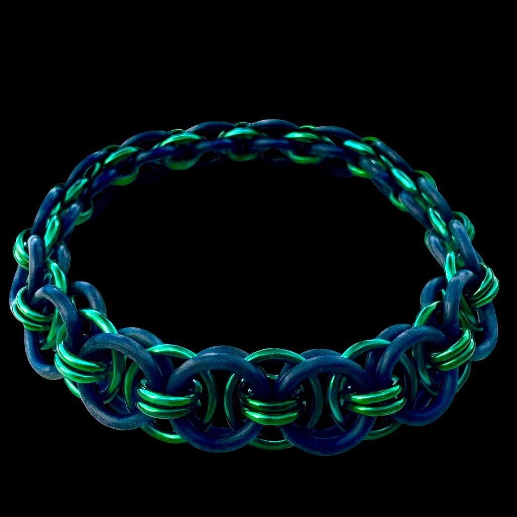 Aurora Green Stretchy Chainmaille Clasp-less Bracelet