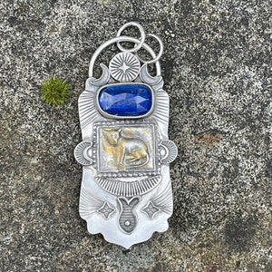 Cat pendant with blue kyanite