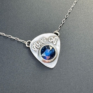 Rise up necklace