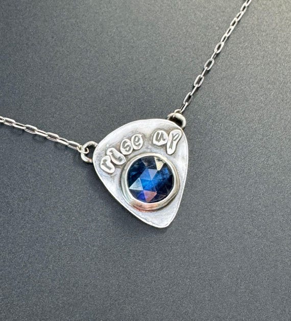 Rise up necklace
