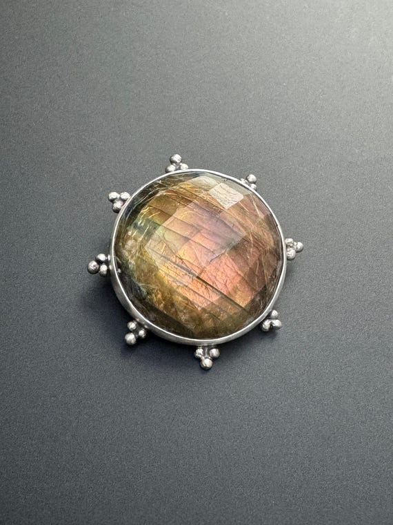 Labradorite pendant with granules