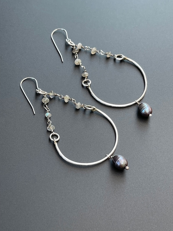 Handmade earrings with labradorite and pearl