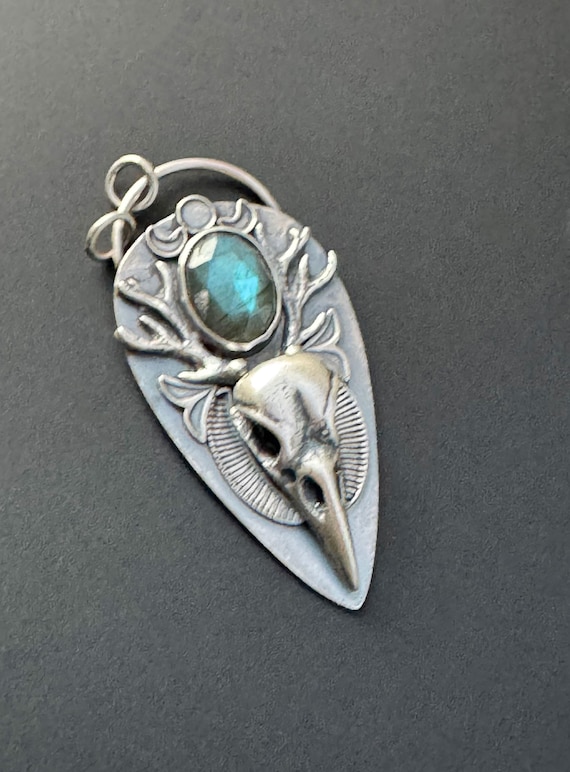 Silver Crow Skull pendant with labradorite