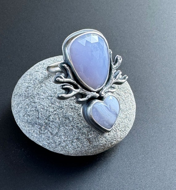 Lavender chalcedony ring with blue lace agate