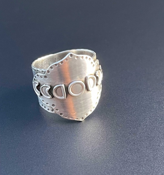 Moon phase ring