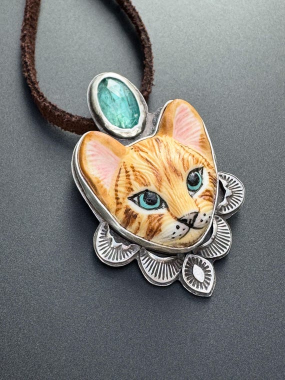 Regal cat pendant with kyanite