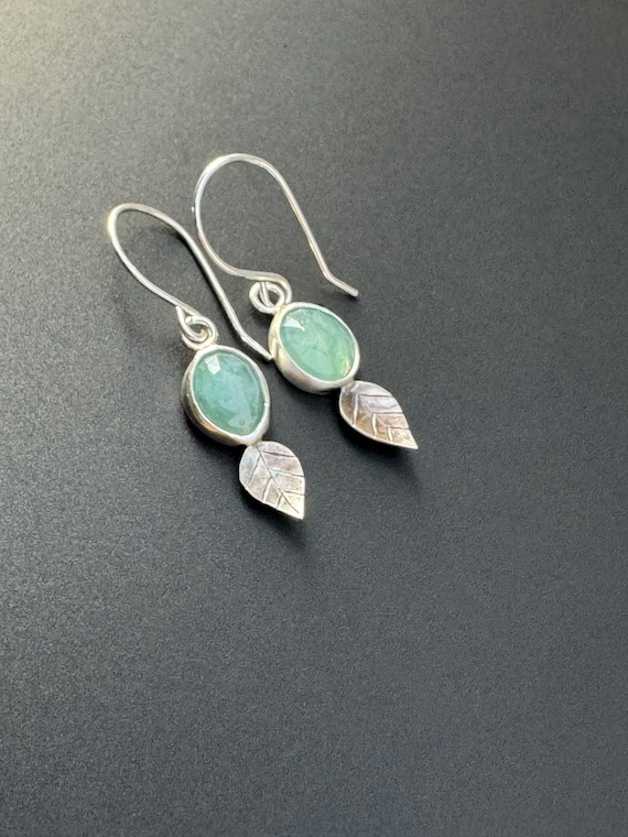 Leaf earrings with Grandidierite
