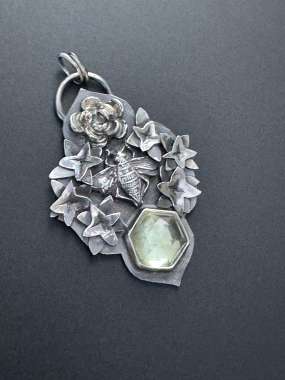 Bee pendant with citrine and flowers