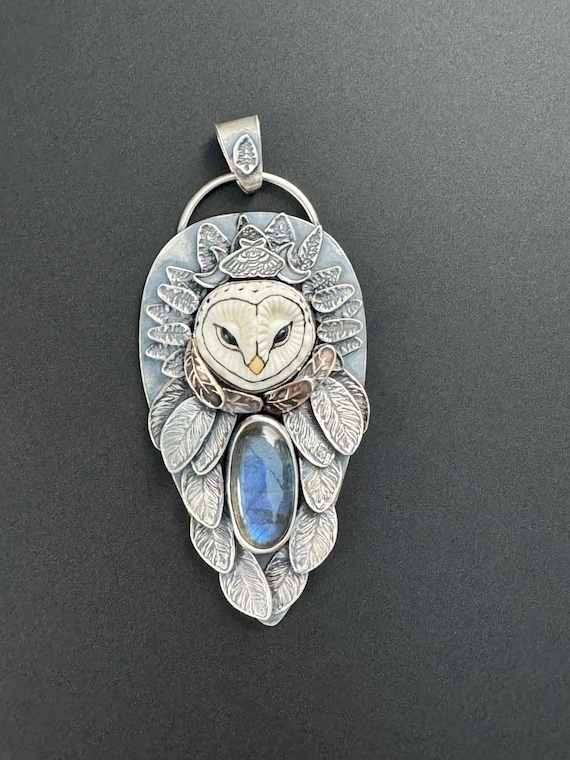 Owl amulet with labradorite