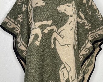 Green Thick Poncho c Diseño - Unisex