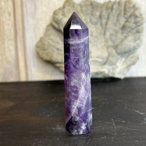 3インチのアメジストタワー