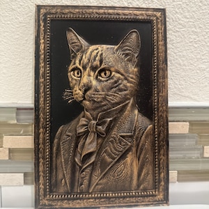 Handgemalte 3D Business Katze in Anzug Portrait Wand Kunst Plaque 10 ”x 6,5” - Home Decor - Skurril - Lustig - Humorvoll - Vintage Stil Schrullig