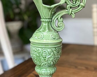 Jarra de cerámica verde vintage: Jarrón de cerámica de estilo barroco ornamentado