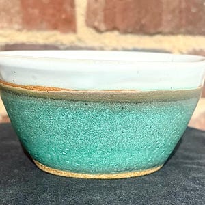 Matte Green and Glossy White Footed Stoneware Bowl – 16 oz / 2 Cup Hand Thrown Pottery, Rustic Minimalist Kitchen & Serving Bowl. Initialed.