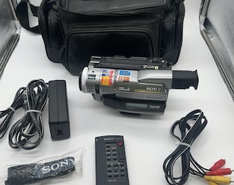 Videocámara Sony Handycam CCD-TRV310 Digital-8 probada con estuche y control remoto (año 2000).