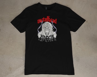 Camiseta gráfica Metal Head: Diseño grunge sobre camiseta negra