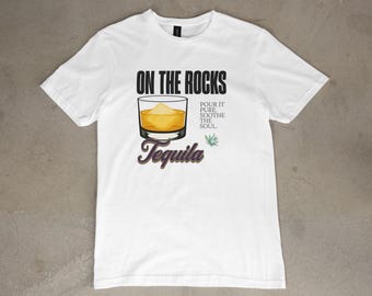 Camiseta de tequila con hielo – Camiseta gráfica de cóctel de agave – Ropa urbana atrevida con inspiración alcohólica – Foratu Indie Design