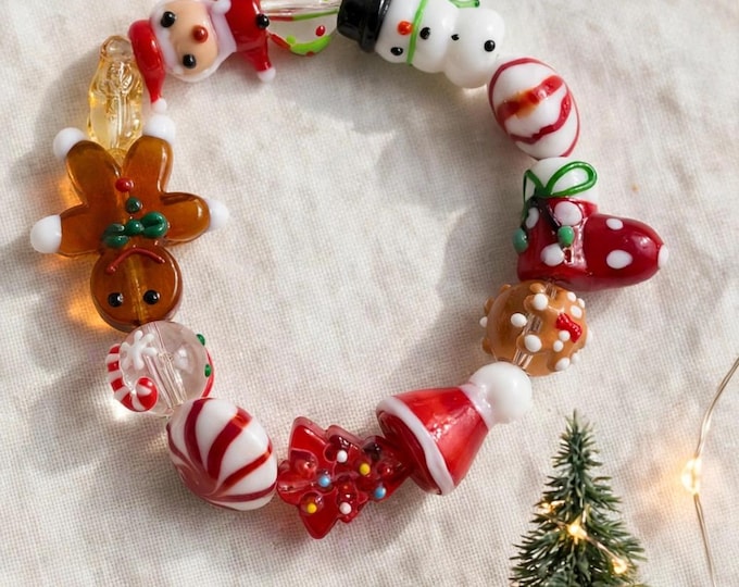 Lampwork Glass Christmas Bracelet:  Holiday  Jewelry Stretch Bracelet |