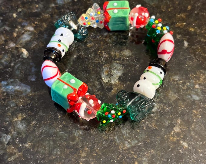 Lampwork Glass Christmas Bracelet:  Holiday  Jewelry Stretch Bracelet |