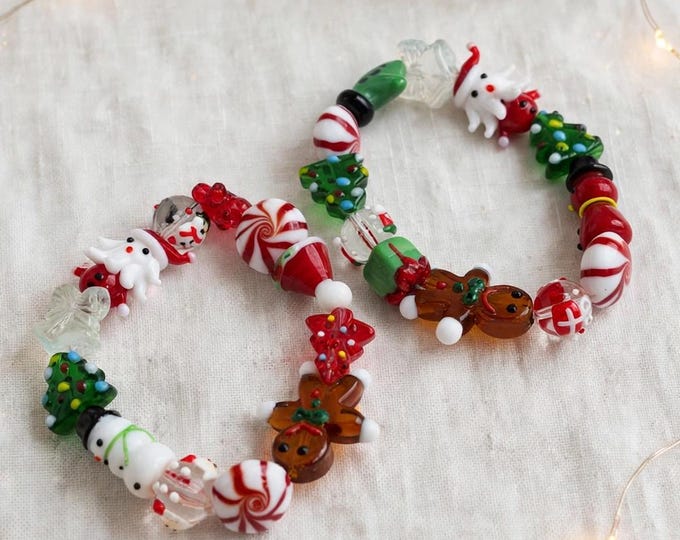 Lampwork Glass Christmas Bracelet:  Holiday  Jewelry Stretch Bracelet |