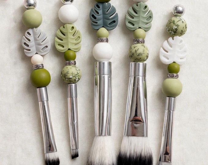Makeup Brushes Set of 5 | Girly Theme | Beaded Makeup Brushes | Gift Set | Monstera Leaf