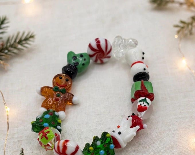 Lampwork Glass Christmas Bracelet:  Holiday  Jewelry Stretch Bracelet |
