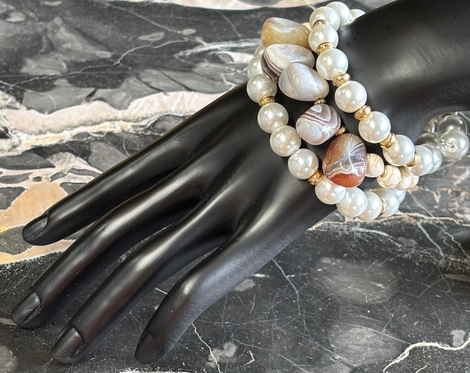 Pearl bracelet | Memory wire bracelet | Multistrand bracelet | Botswana Agate gemstones | Howlite