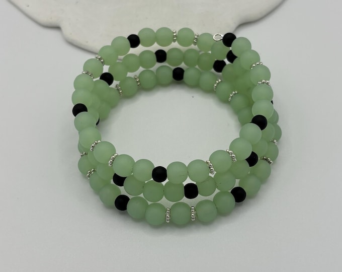 Seafoam Green Seaglass Bracelet | Seaglass Jewelry | Pearls and Seaglass |  Seaglass Memory Wire Bracelet |