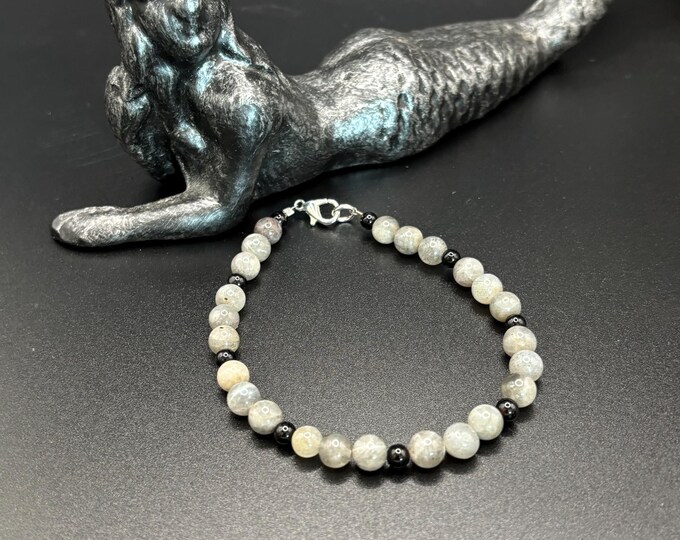 Labradorite & Onyx Gemstone Bracelet - Minimalist 8 Inch Design