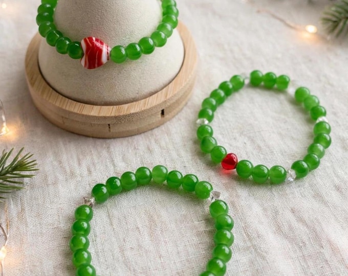 Green Glass and Lampwork Heart Beaded Bracelet |  Stretch bracelet | Silver Hearts | Grinch Heart Bracelet
