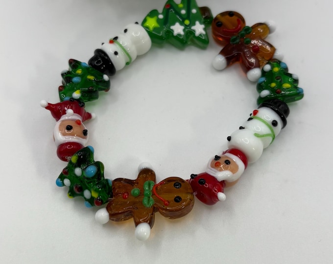 Lampwork Glass Christmas Bracelet:  Holiday  Jewelry Stretch Bracelet | Gingerbread man