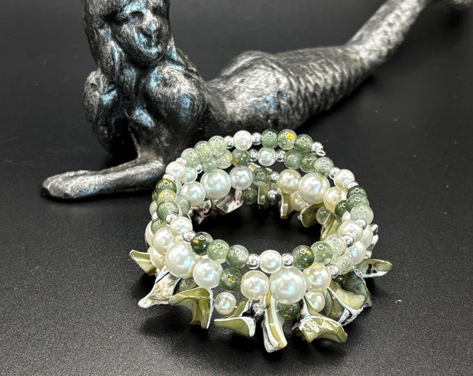 River Shell and White Pearl bracelet | Memory wire bracelet | Multistrand bracelet |  Gemstones |