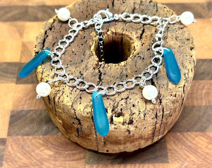 Blue Seaglass Bracelet | Peacock Blue Seaglass | Seaglass Bracelet | White Pearls