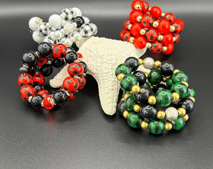 Christmas Buffalo Plaid Bead Bracelet |  Christmas Bracelet | Holiday Bracelet | Memory Wire Bracelet | Multi Strand | Large Wood Beads
