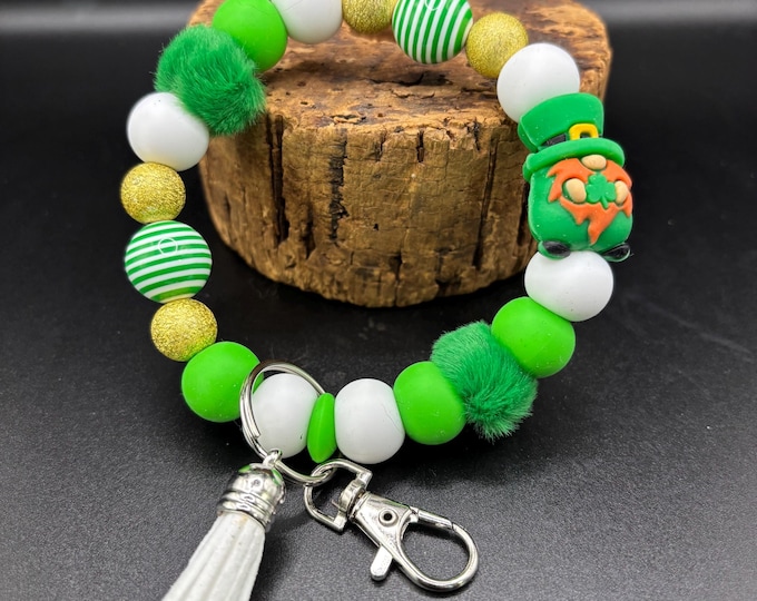 St Patricks Day Leather Beaded Wristlet Keychain  | Keychain | Beaded Keychain | Key Fob | Gnome | Leprechaun