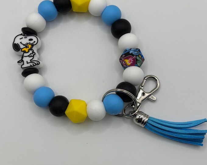 A Dog Focal Beaded Wristlet Keychain  | Keychain with Silicone Beagle | Keychain | Key Fob | Wristlet |